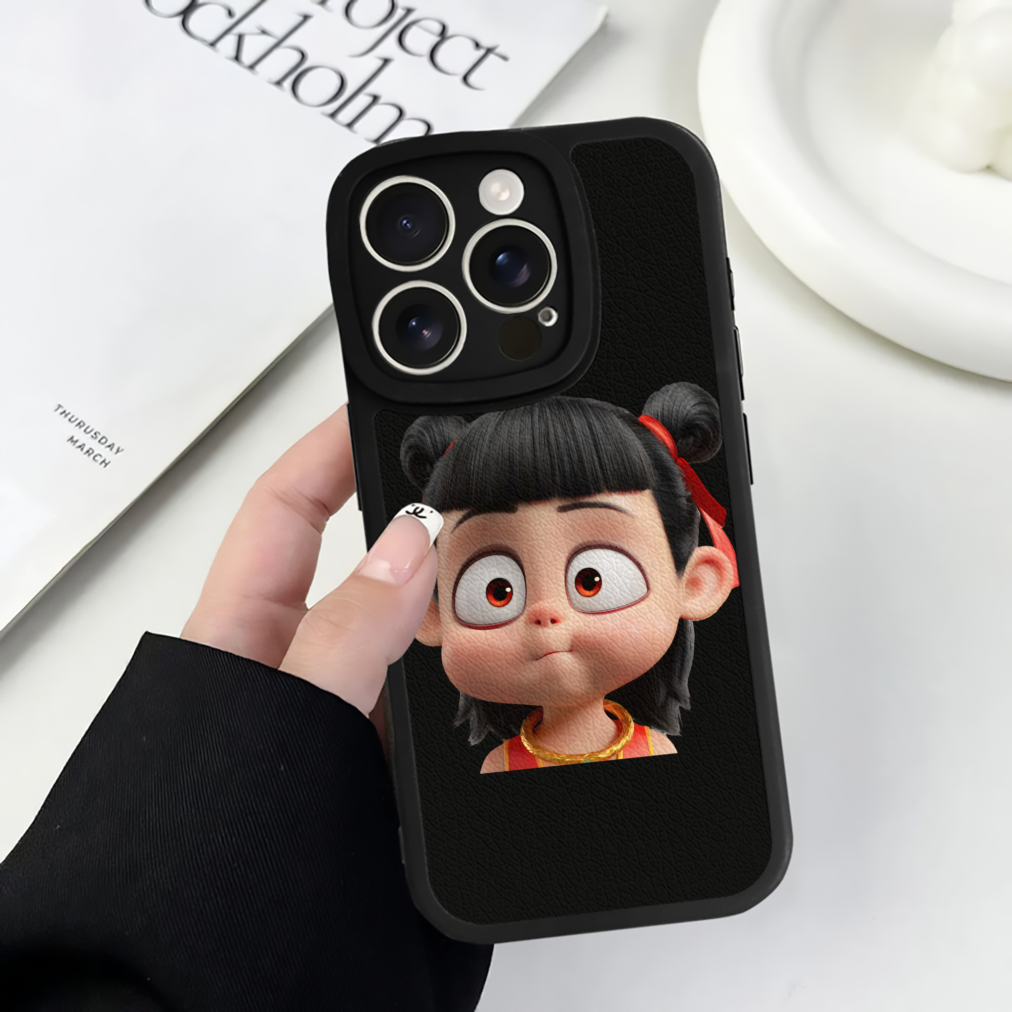 （画像用） Ne Zha 2 ナタ 魔童の大暴れ 【iPhone 16シリーズ対応】シリコンスマホケース（レザー調） 材質：シリコン